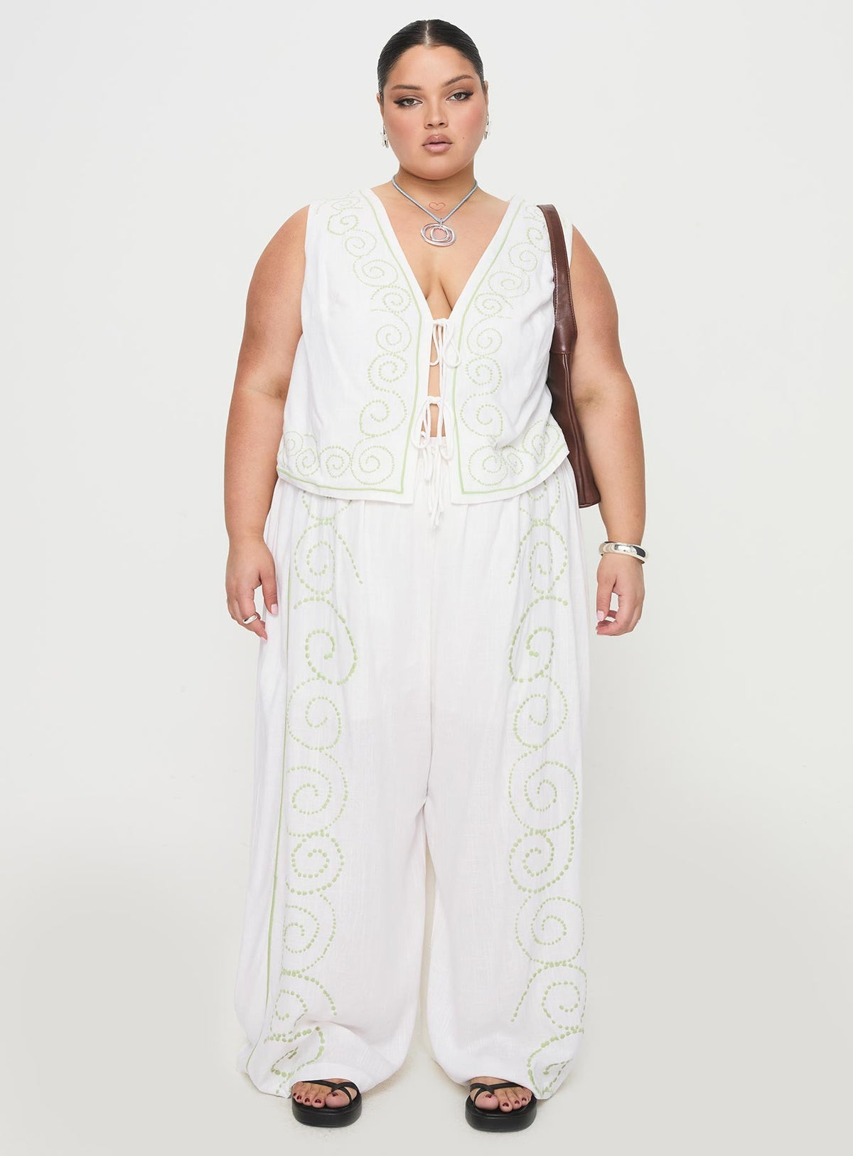 Kindred Tie Top White / Green Curve
