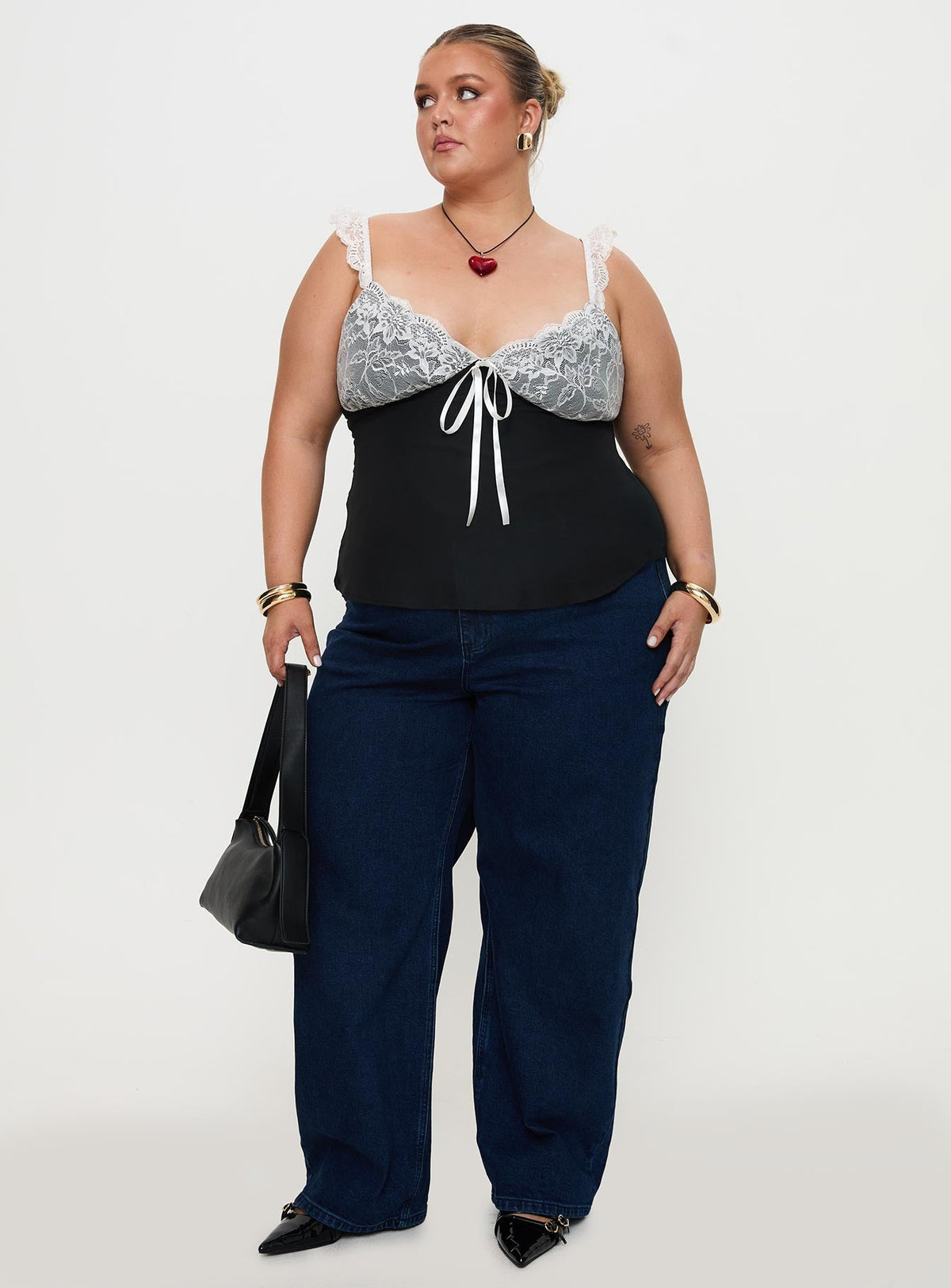 Delvonte Top Black Curve