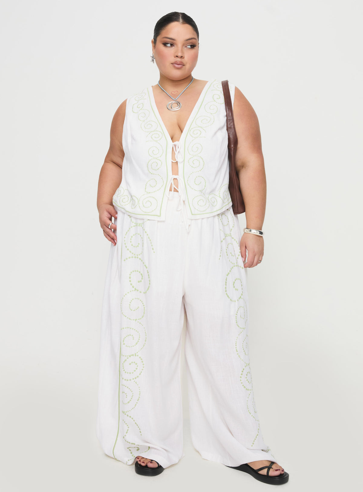 Kindred Tie Top White / Green Curve