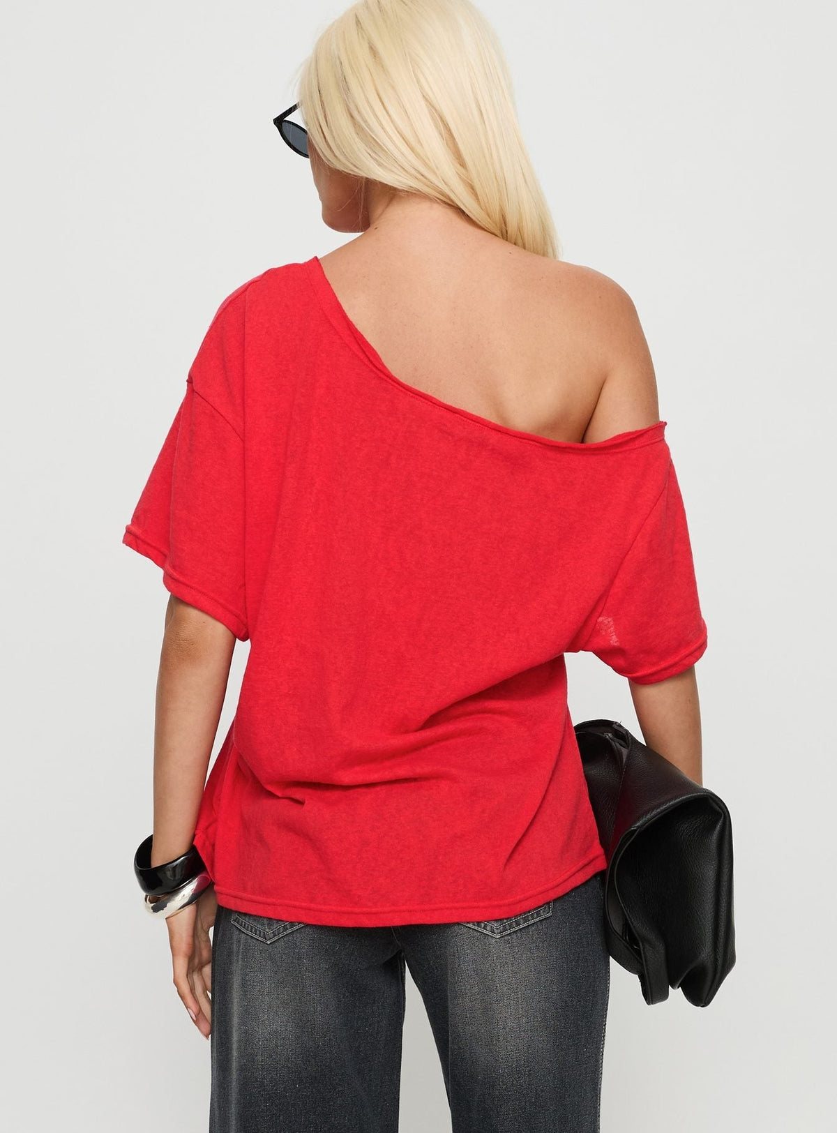 Winny Off Shoulder Tee Red