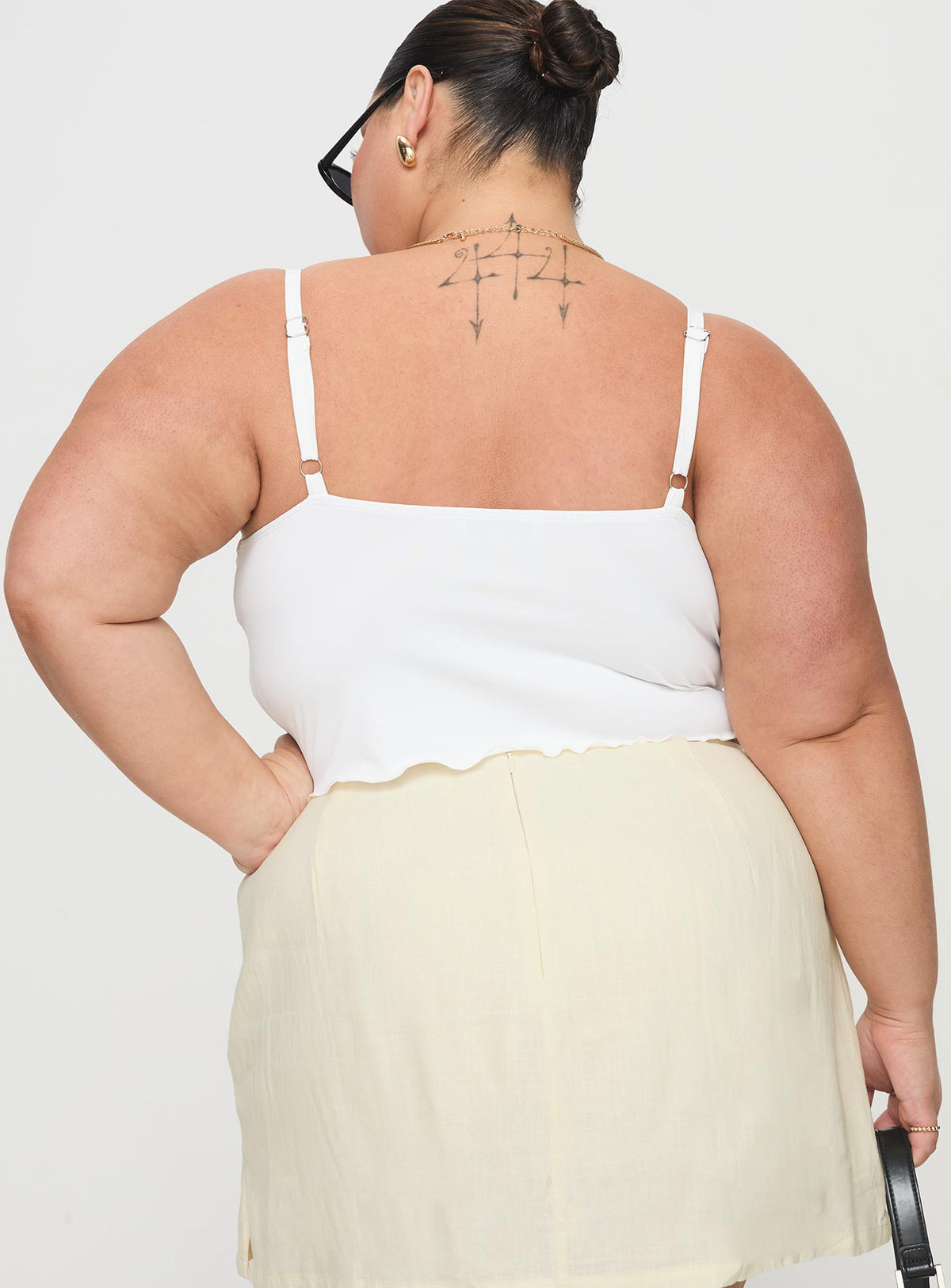 Greyer Top White Curve