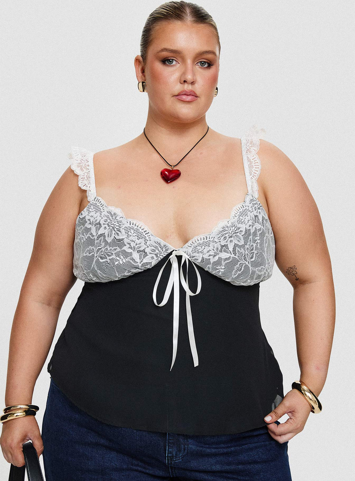 Delvonte Top Black Curve
