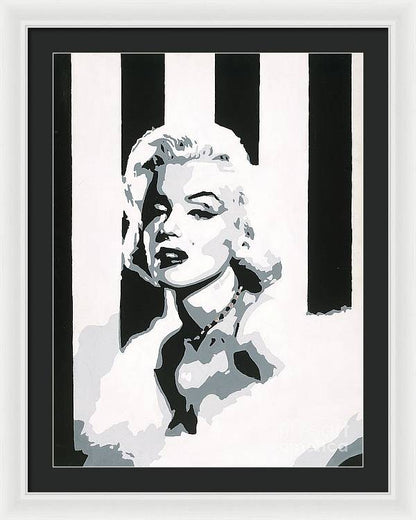 22.5" x 30" / White / Black
