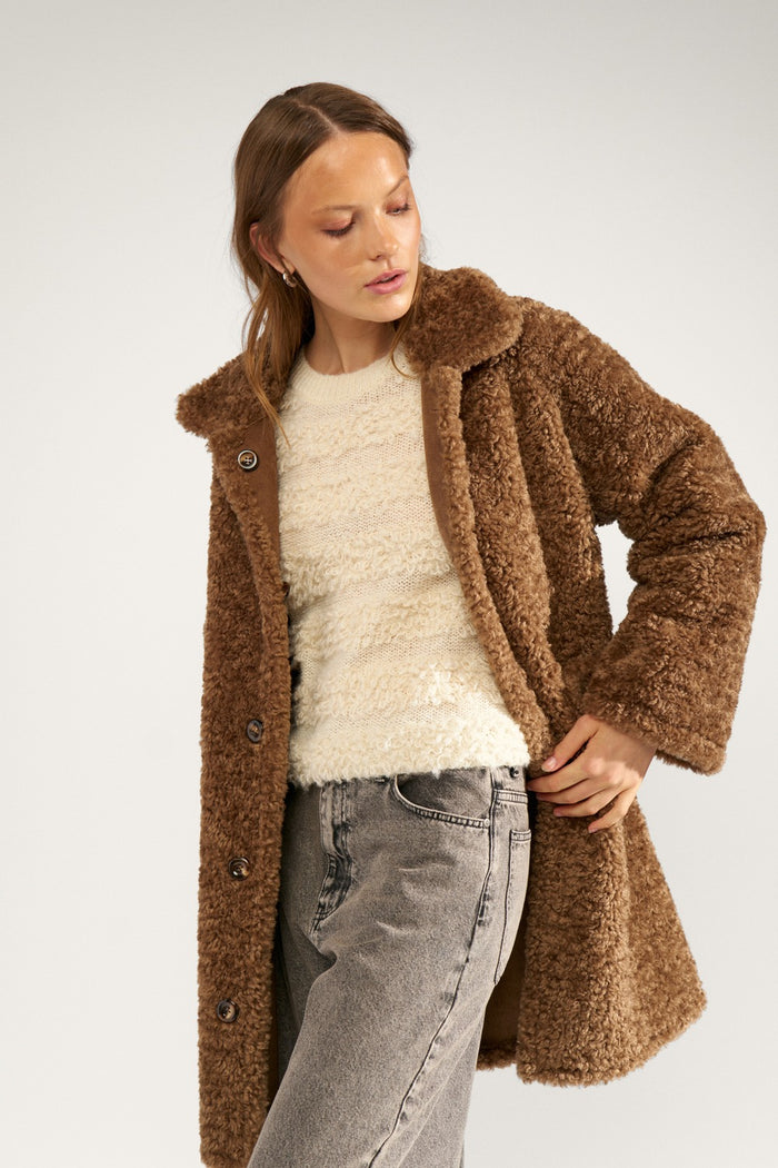 Model wearing Numph 706900 NUMINDA Reversible Jacket – Dachshund by Numph, shop Numph at Dotique