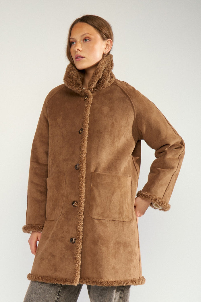 Model wearing Numph 706900 NUMINDA Reversible Jacket – Dachshund by Numph, shop Numph at Dotique
