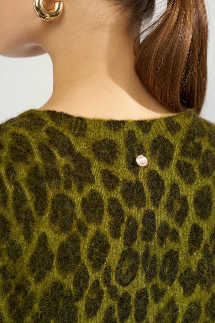 Close-up of leopard print texture on Numph 707215 Nuriette Leo Jumper Calla Green by Numph, shop Numph at Dotique